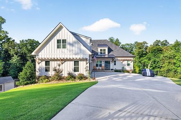 5 bedroom, 6 bathroom, 6,544 sq ft single family residence for sale at 4204 Bayridge Drive, Gainesville, GA 30506 — photo 5