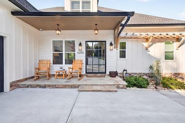 5 bedroom, 6 bathroom, 6,544 sq ft single family residence for sale at 4204 Bayridge Drive, Gainesville, GA 30506 — photo 7