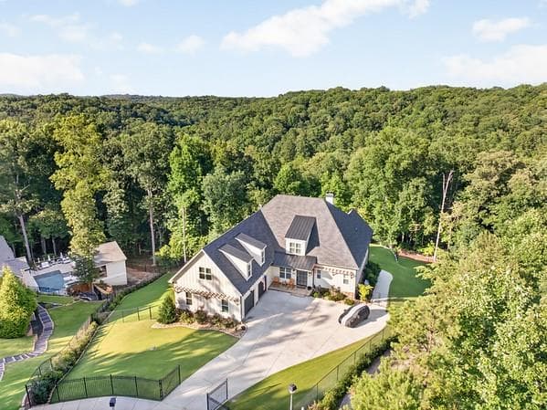 5 bedroom, 6 bathroom, 6,544 sq ft single family residence for sale at 4204 Bayridge Drive, Gainesville, GA 30506 — photo 8