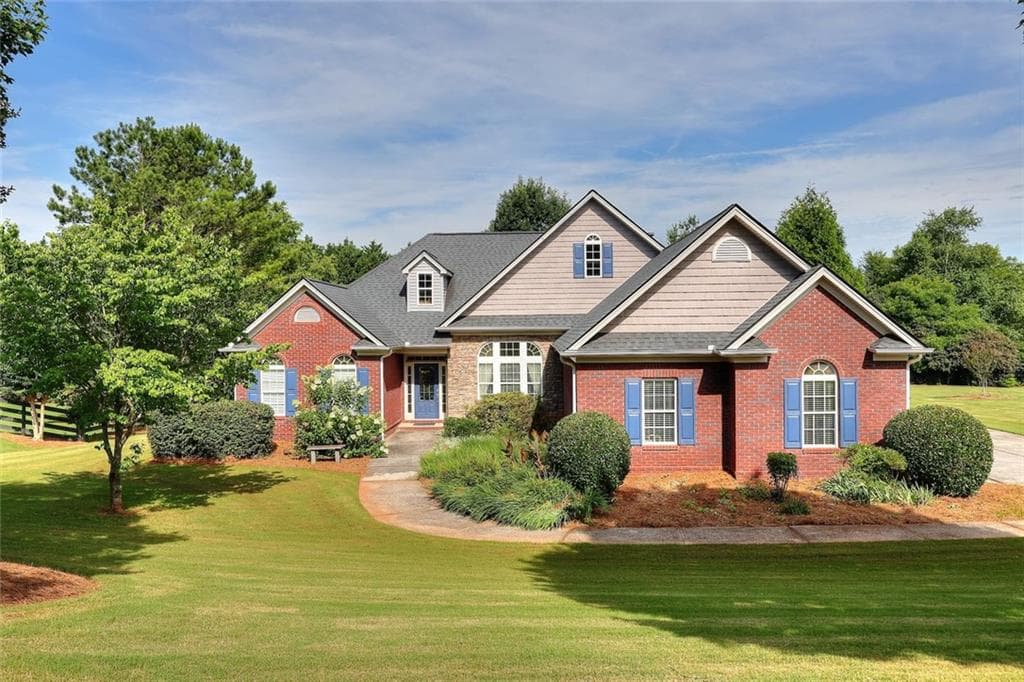 3 bedroom, 2 bathroom, 2,059 sq ft single family residence for sale at 2008 Jefferson Hall Drive, Monroe, GA 30656 — photo 2