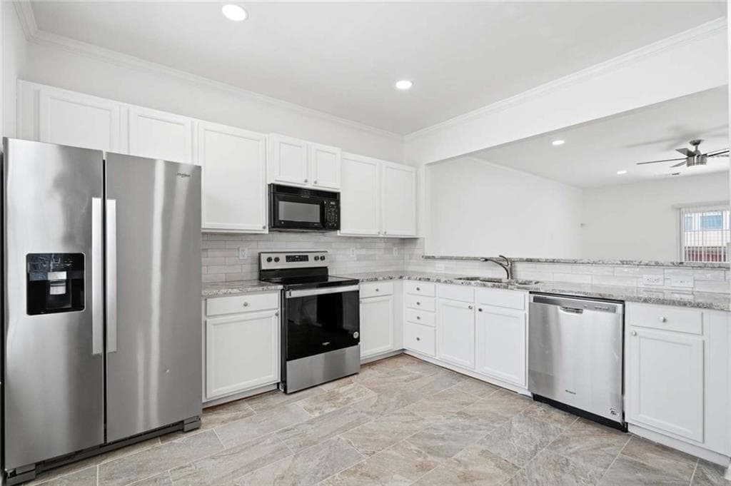 3 bedroom, 3 bathroom, 1,470 sq ft townhouse for sale at 3023 Deerborne Court, Atlanta, GA 30331 — photo 3