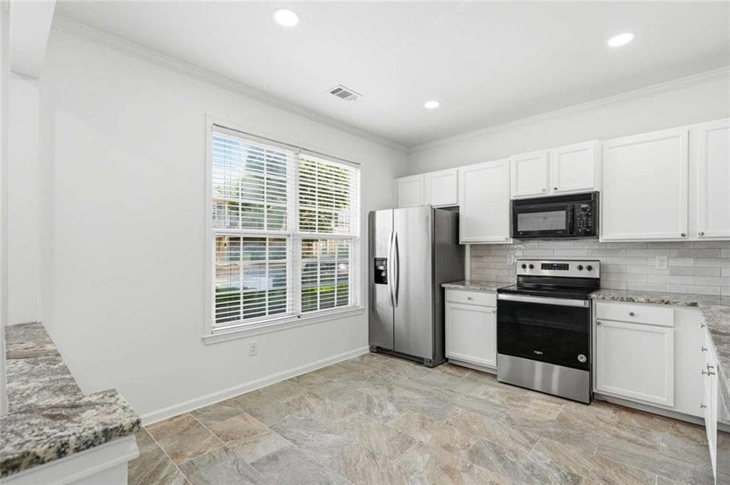 3 bedroom, 3 bathroom, 1,470 sq ft townhouse for sale at 3023 Deerborne Court, Atlanta, GA 30331 — photo 4