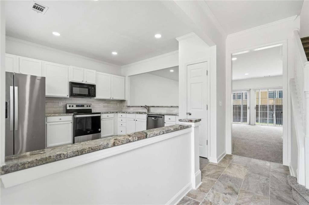3 bedroom, 3 bathroom, 1,470 sq ft townhouse for sale at 3023 Deerborne Court, Atlanta, GA 30331 — photo 5