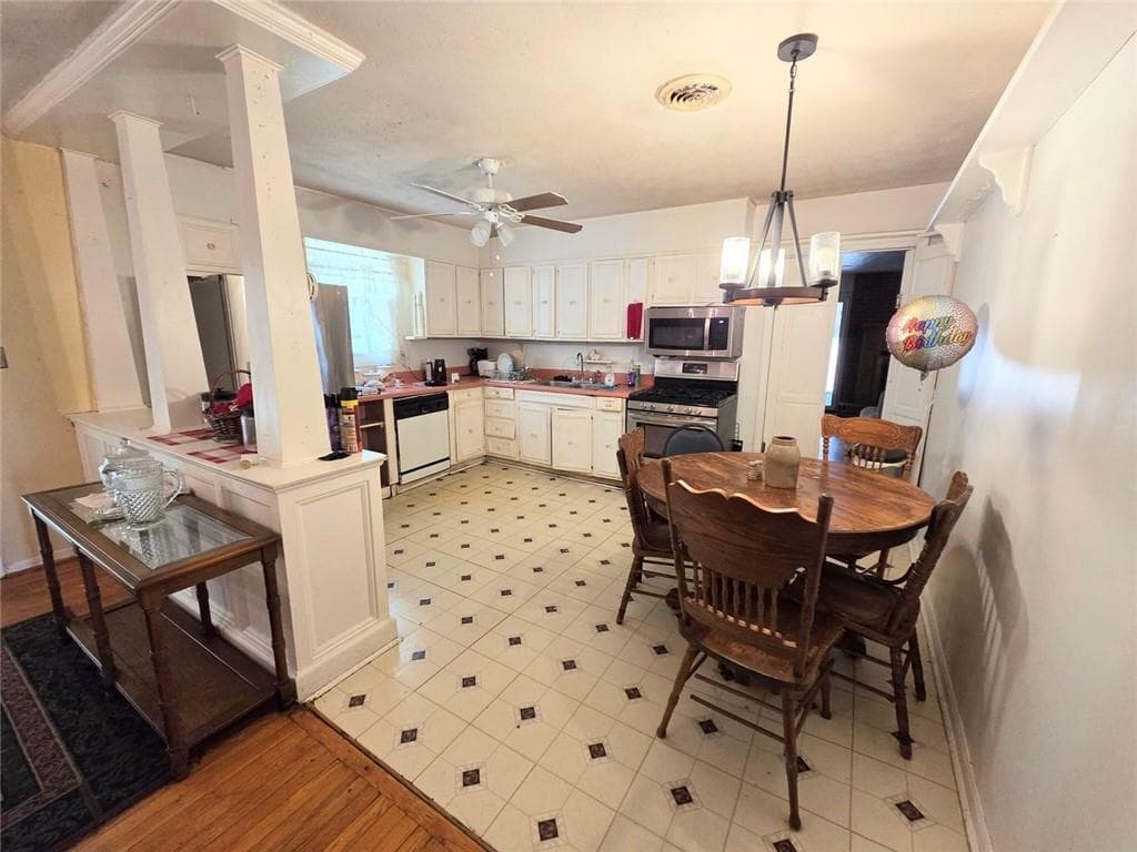 3 bedroom, 3 bathroom, 1,848 sq ft single family residence for sale at 375 Arch Street, Athens, GA 30601 — photo 7