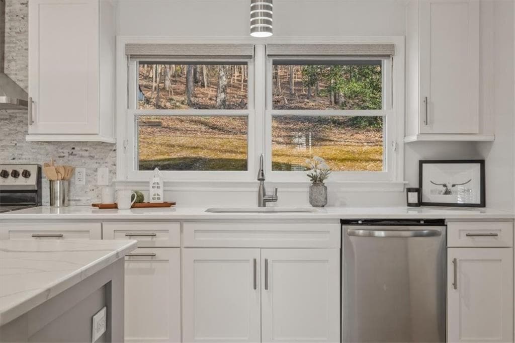 3 bedroom, 2 bathroom, 1,725 sq ft single family residence for sale at 145 Mountain View Road, Rome, GA 30161 — photo 6