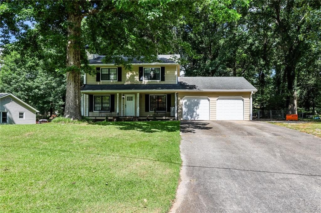 3 bedroom, 3 bathroom, 1,630 sq ft single family residence under contract at 3129 N Woods Trail, Douglasville, GA 30135