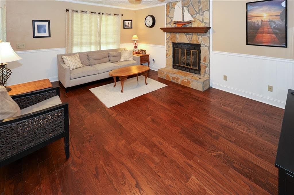 3 bedroom, 3 bathroom, 1,630 sq ft single family residence under contract at 3129 N Woods Trail, Douglasville, GA 30135 — photo 4