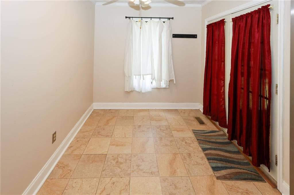 3 bedroom, 3 bathroom, 1,630 sq ft single family residence under contract at 3129 N Woods Trail, Douglasville, GA 30135 — photo 6