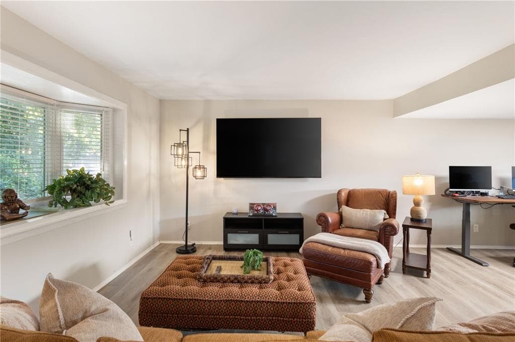 3 bedroom, 3 bathroom, 1,794 sq ft condominium for sale at 7312 Cardigan Circle, Sandy Springs, GA 30328 — photo 2