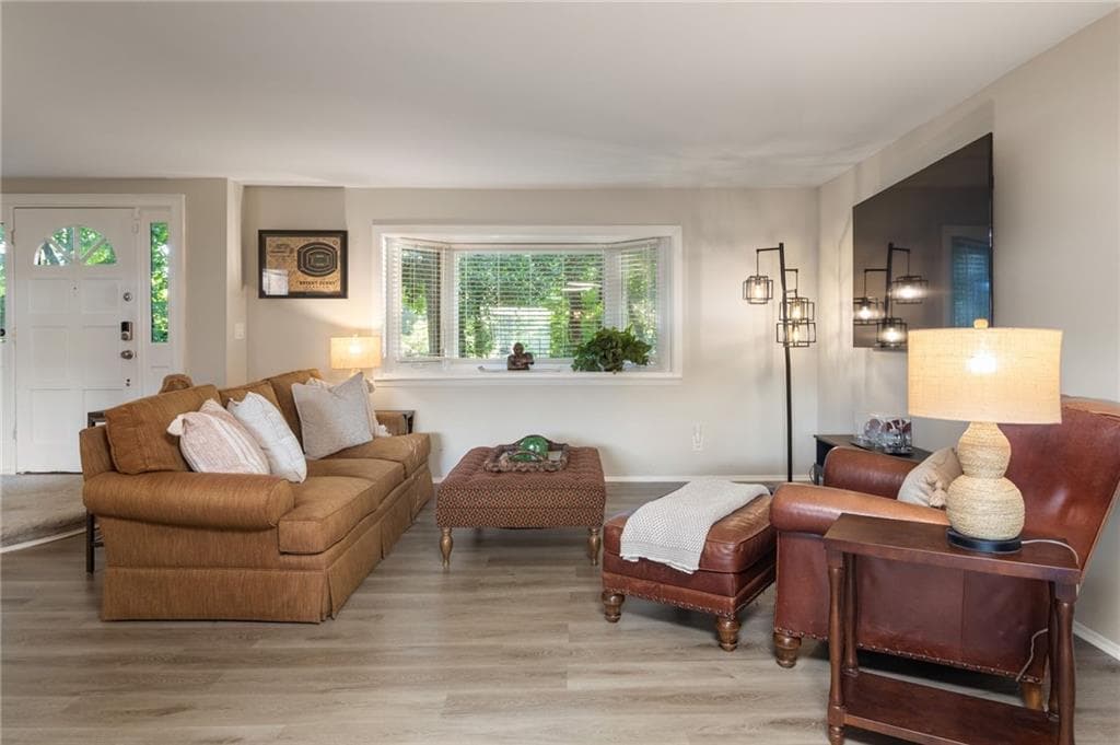 3 bedroom, 3 bathroom, 1,794 sq ft condominium for sale at 7312 Cardigan Circle, Sandy Springs, GA 30328 — photo 3