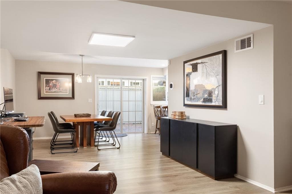 3 bedroom, 3 bathroom, 1,794 sq ft condominium for sale at 7312 Cardigan Circle, Sandy Springs, GA 30328 — photo 8