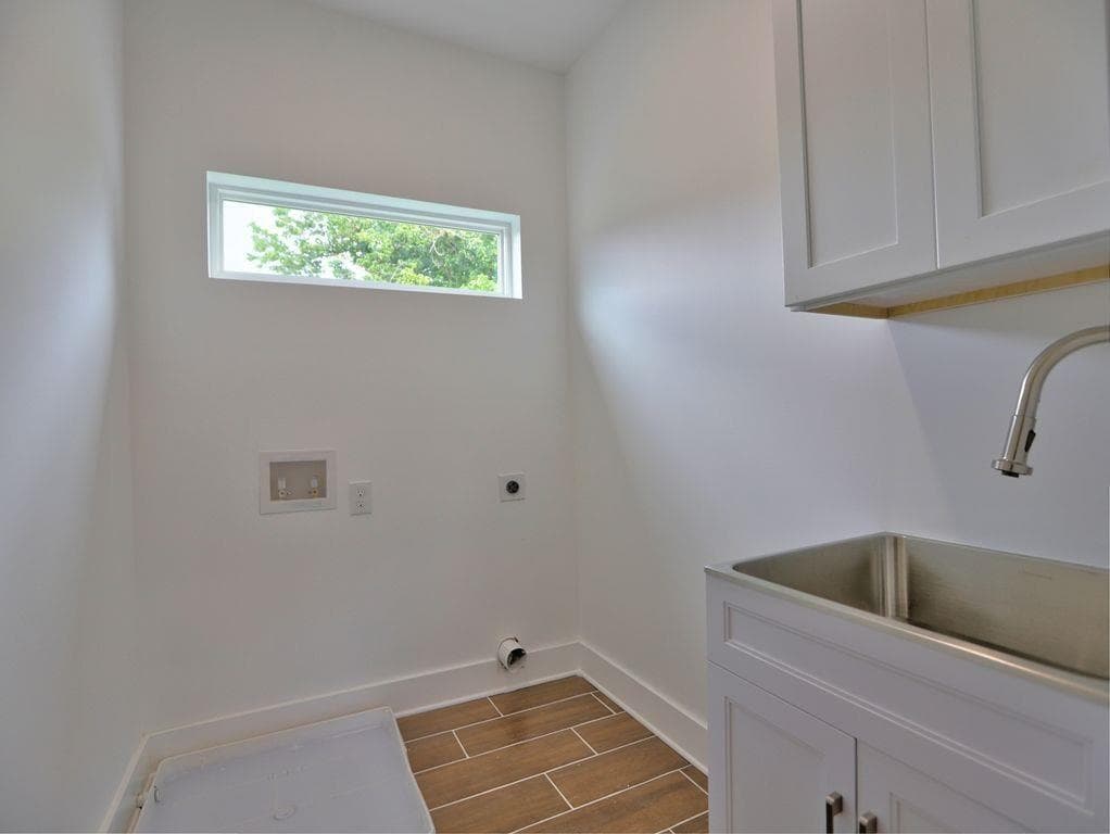6 bedroom, 5 bathroom, 3,452 sq ft single family residence for sale at 2601 Argo Drive, Smyrna, GA 30080 — photo 4