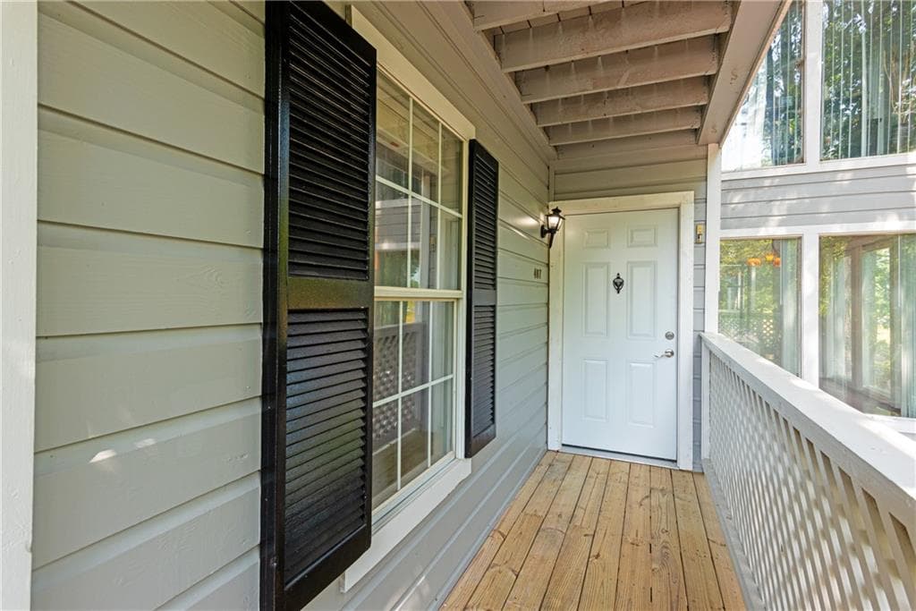 2 bedroom, 2 bathroom, 1,102 sq ft condominium for sale at 407 Natchez Trace, Atlanta, GA 30350 — photo 1 of 16
