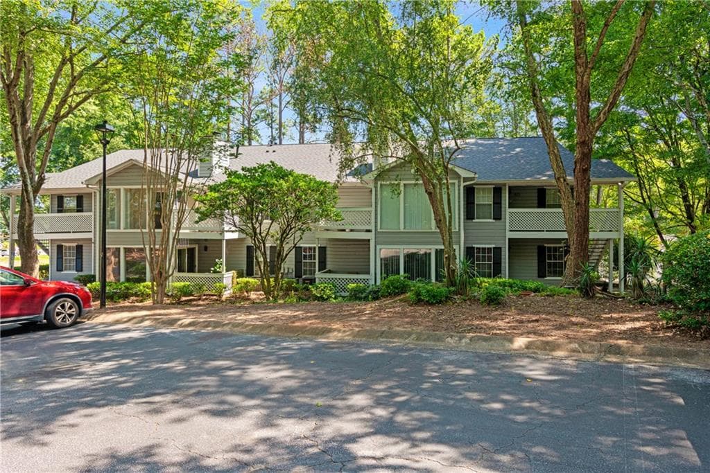 2 bedroom, 2 bathroom, 1,102 sq ft condominium for sale at 407 Natchez Trace, Atlanta, GA 30350 — photo 3