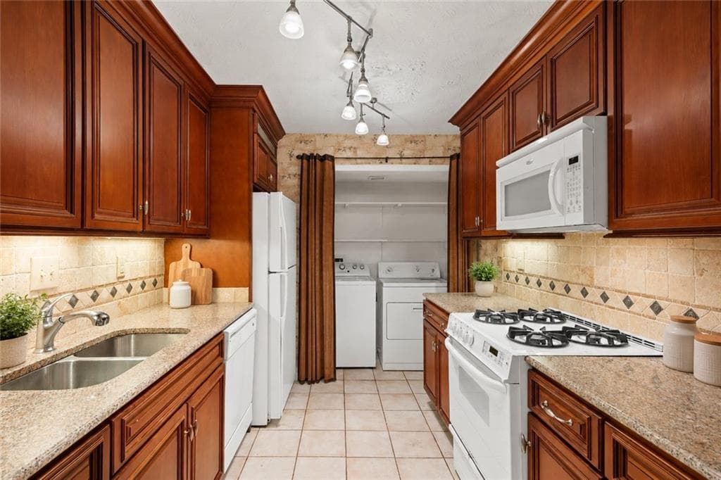 2 bedroom, 2 bathroom, 1,102 sq ft condominium for sale at 407 Natchez Trace, Atlanta, GA 30350 — photo 7