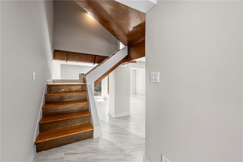 2 bedroom, 2 bathroom, 1,352 sq ft condominium for rent at 1009 Riverbend Club Drive, Atlanta, GA 30339 for $3,000 a month — photo 2