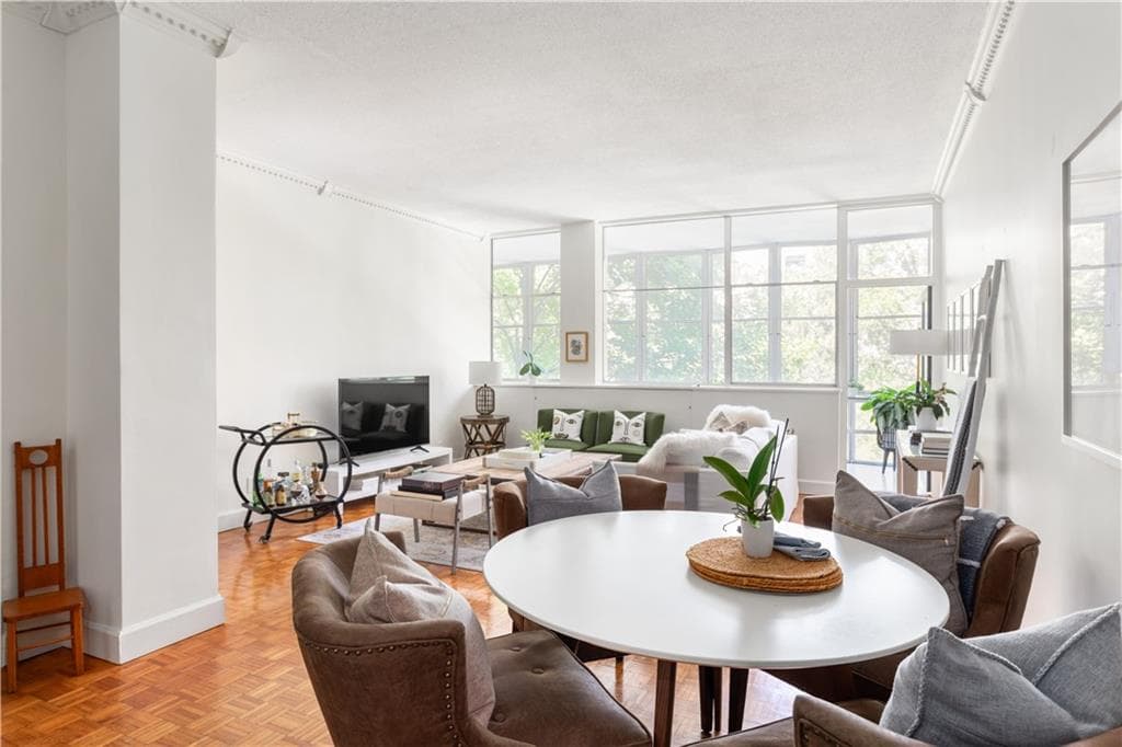2 bedroom, 1 bathroom, 840 sq ft condominium for sale at 3060 PHARR Court North 422, Atlanta, GA 30305 — photo 5