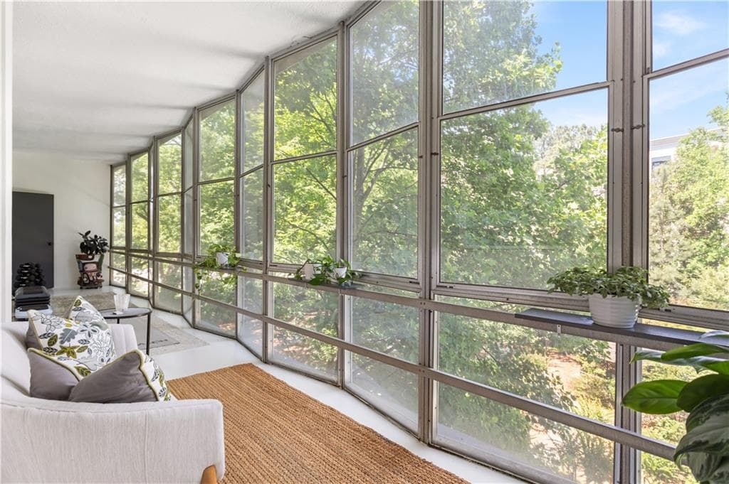 2 bedroom, 1 bathroom, 840 sq ft condominium for sale at 3060 PHARR Court North 422, Atlanta, GA 30305 — photo 2