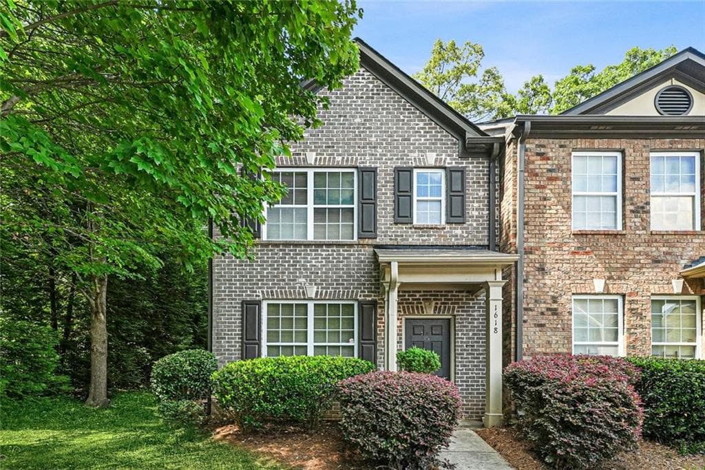 3 bedroom, 3 bathroom, 1,370 sq ft townhouse for sale at 1618 Bayrose Circle, Atlanta, GA 30344