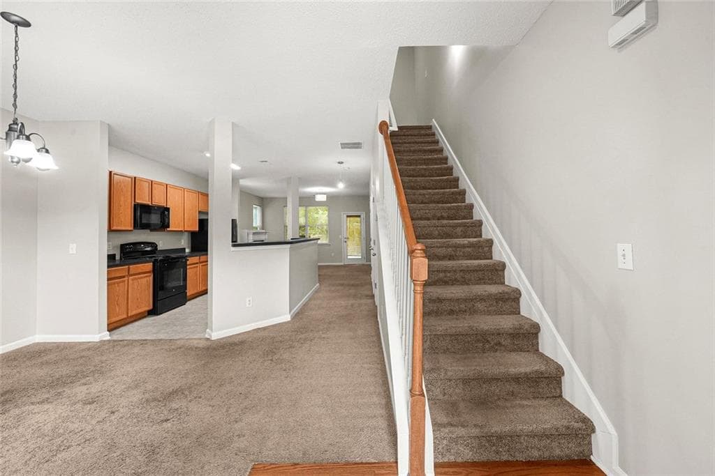 3 bedroom, 3 bathroom, 1,370 sq ft townhouse for sale at 1618 Bayrose Circle, Atlanta, GA 30344 — photo 4