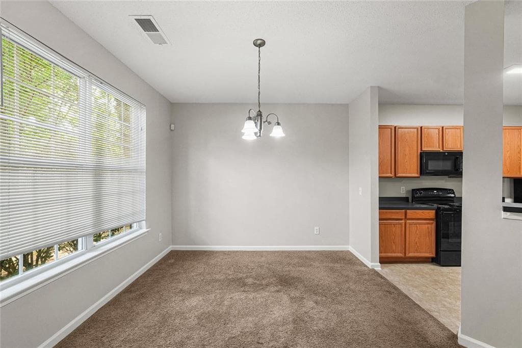 3 bedroom, 3 bathroom, 1,370 sq ft townhouse for sale at 1618 Bayrose Circle, Atlanta, GA 30344 — photo 5