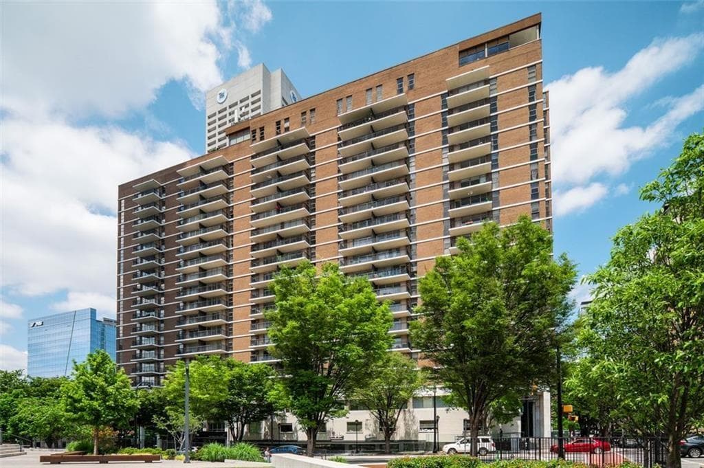 1 bathroom, 655 sq ft condominium sold at 620 Peachtree Street 716, Atlanta, GA 30308