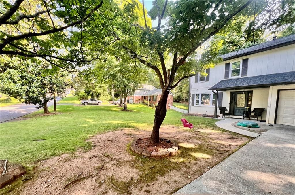 5 bedroom, 3 bathroom, 2,437 sq ft single family residence for sale at 130 Bainbridge Trail, Roswell, GA 30076 — photo 5