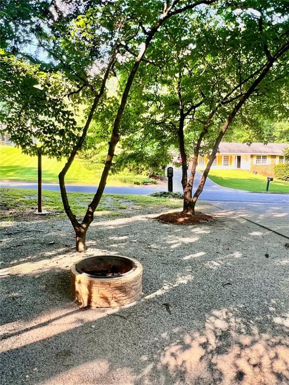 5 bedroom, 3 bathroom, 2,437 sq ft single family residence for sale at 130 Bainbridge Trail, Roswell, GA 30076 — photo 6