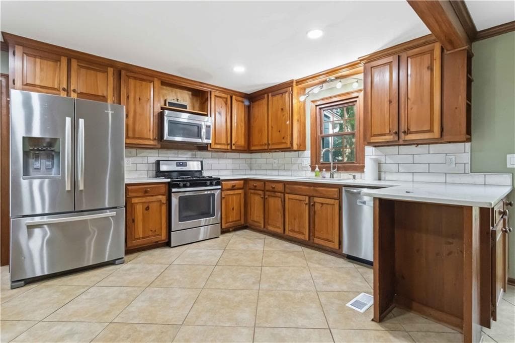 5 bedroom, 4 bathroom, 3,942 sq ft single family residence for sale at 1367 Lansdowne Court, Marietta, GA 30008 — photo 3