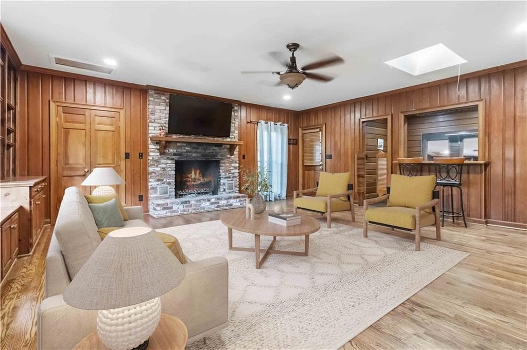 5 bedroom, 4 bathroom, 3,942 sq ft single family residence for sale at 1367 Lansdowne Court, Marietta, GA 30008 — photo 4