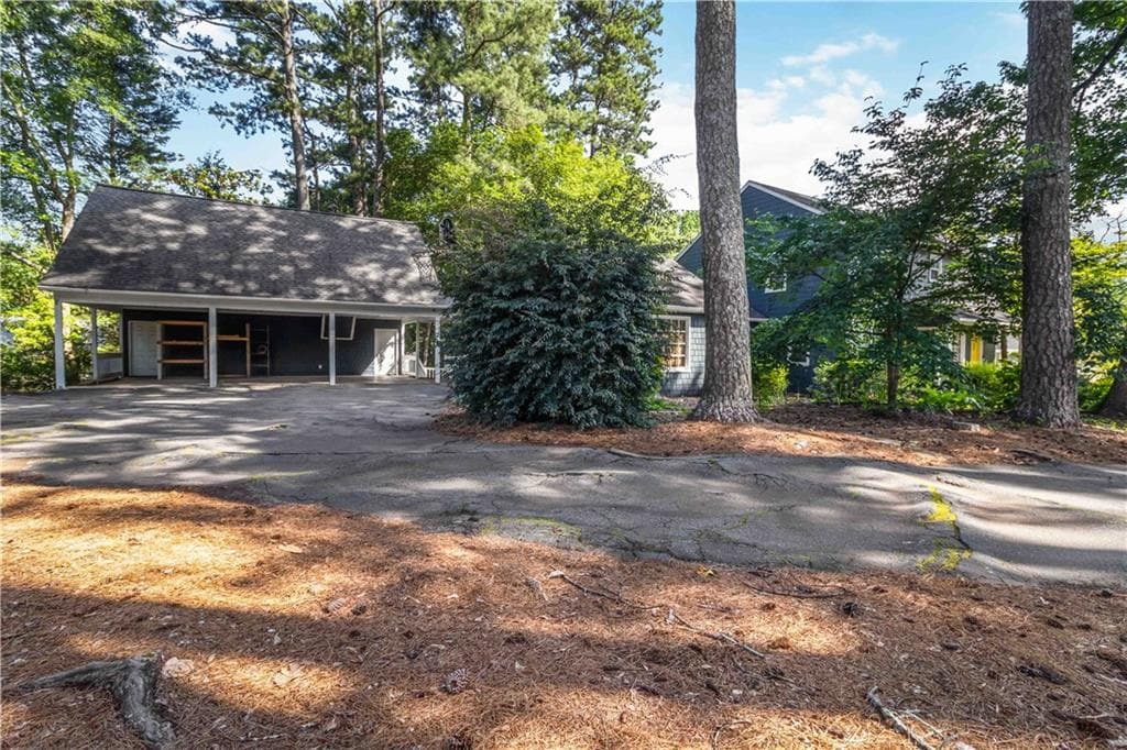 5 bedroom, 4 bathroom, 3,942 sq ft single family residence for sale at 1367 Lansdowne Court, Marietta, GA 30008 — photo 8