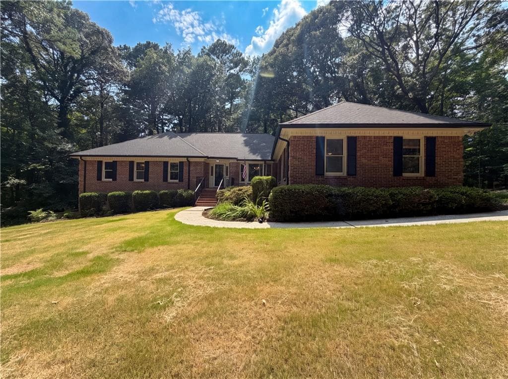 4 bedroom, 3 bathroom, 2,690 sq ft single family residence for sale at 120 Oxford Lane, Fayetteville, GA 30215 — photo 1 of 36