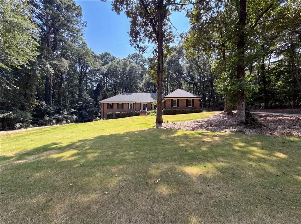 4 bedroom, 3 bathroom, 2,690 sq ft single family residence for sale at 120 Oxford Lane, Fayetteville, GA 30215 — photo 2