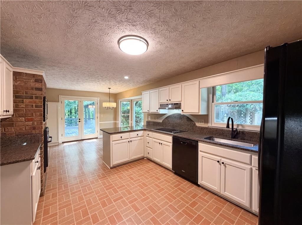 4 bedroom, 3 bathroom, 2,690 sq ft single family residence for sale at 120 Oxford Lane, Fayetteville, GA 30215 — photo 8