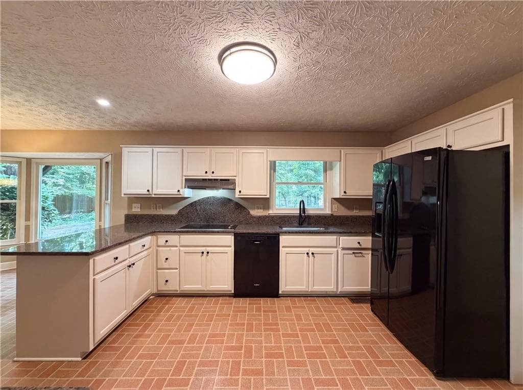 4 bedroom, 3 bathroom, 2,690 sq ft single family residence for sale at 120 Oxford Lane, Fayetteville, GA 30215 — photo 9