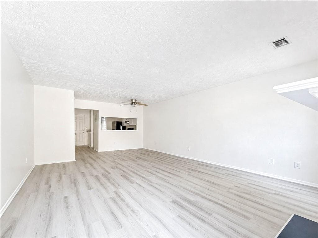 2 bedroom, 2 bathroom, 1,120 sq ft townhouse for sale at 6624 Wellington Square, Norcross, GA 30093 — photo 5
