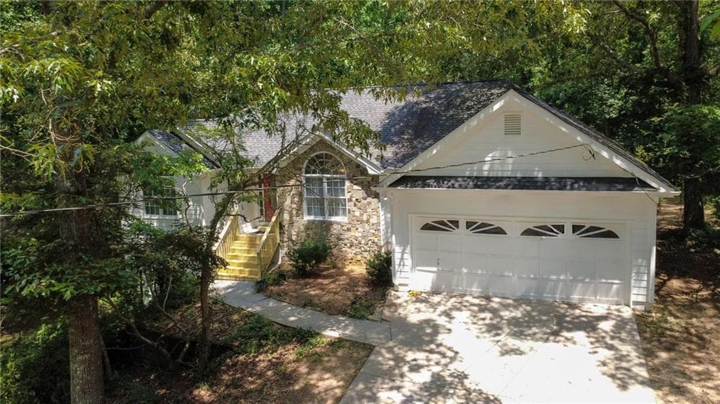 3 bedroom, 2 bathroom, 2,000 sq ft single family residence for sale at 2804 Dock Side Court, Lawrenceville, GA 30045 — photo 1 of 41