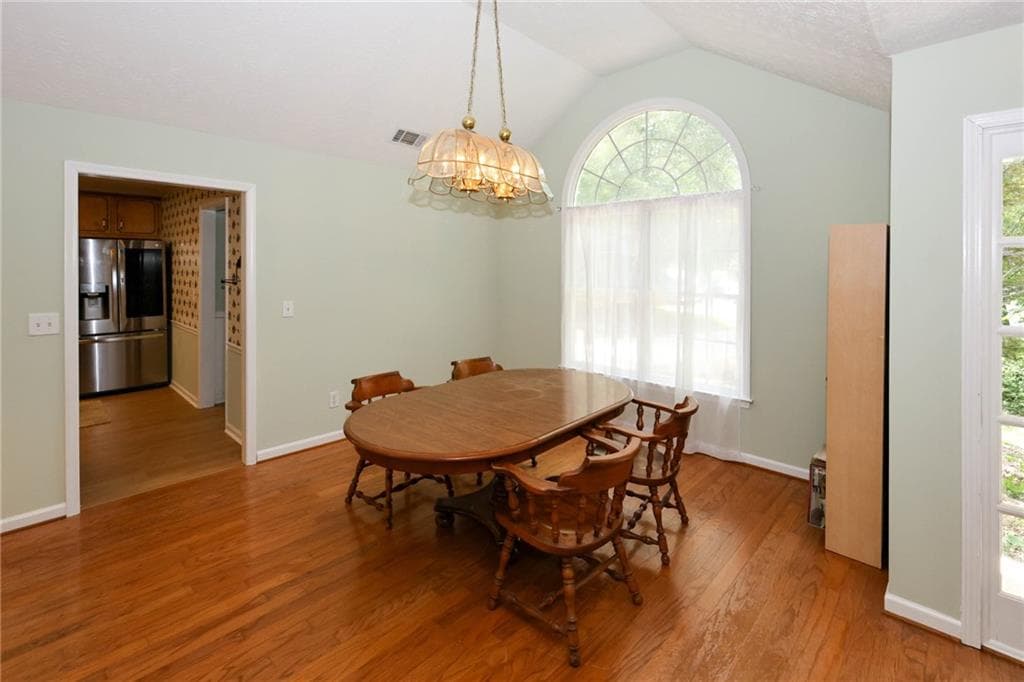 3 bedroom, 2 bathroom, 2,000 sq ft single family residence for sale at 2804 Dock Side Court, Lawrenceville, GA 30045 — photo 6