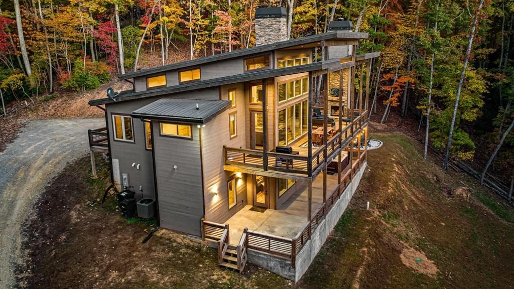 3 bedroom, 3 bathroom, 2,636 sq ft single family residence for sale at 184 High Meadows Court, Morganton, GA 30560 — photo 4
