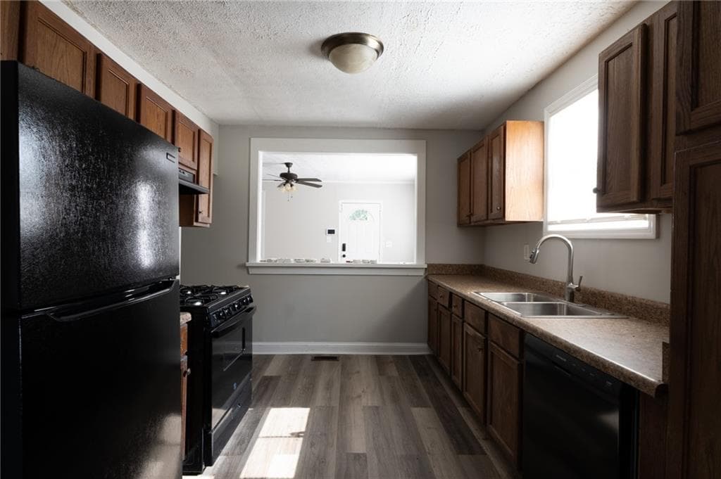 3 bedroom, 2 bathroom, 1,203 sq ft single family residence under contract at 1383 Almont Drive, Atlanta, GA 30310 — photo 4