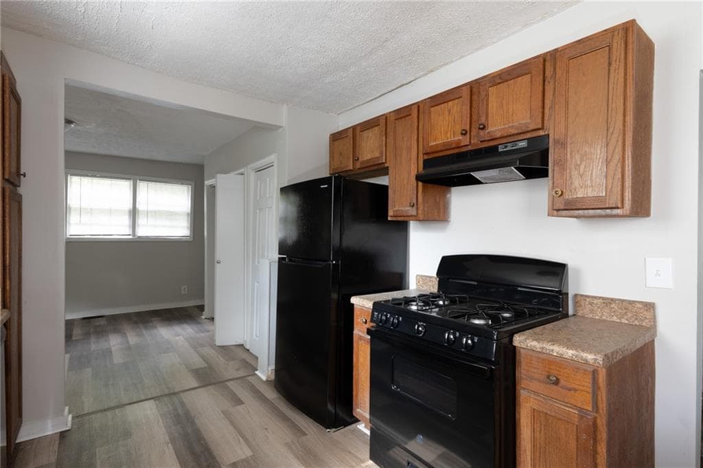 3 bedroom, 2 bathroom, 1,203 sq ft single family residence under contract at 1383 Almont Drive, Atlanta, GA 30310 — photo 6