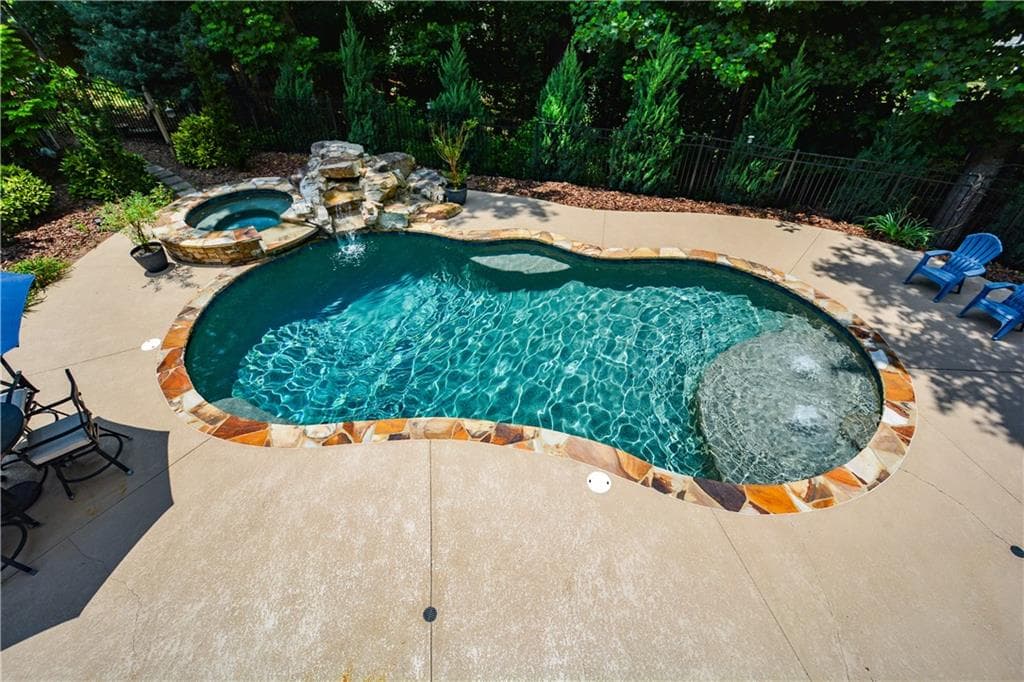 6 bedroom, 4 bathroom, 4,492 sq ft single family residence for sale at 515 Lakewood Court, Canton, GA 30114 — photo 2
