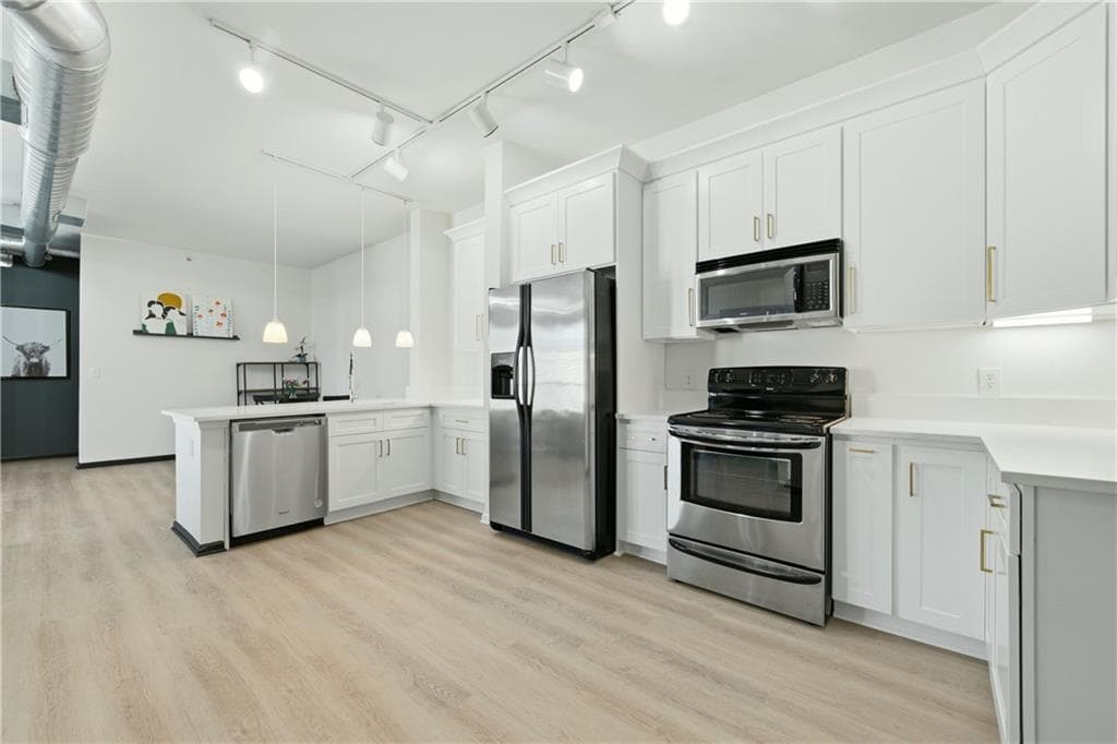 2 bedroom, 2 bathroom, 1,223 sq ft condominium sold at 5300 Peachtree Road 3309, Chamblee, GA 30341