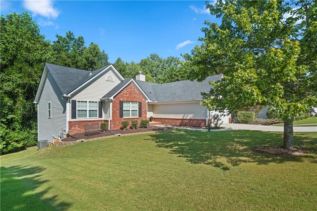 3 bedroom, 3 bathroom, 1,867 sq ft single family residence for sale at 4181 Deer Springs Way, Gainesville, GA 30506 — photo 3