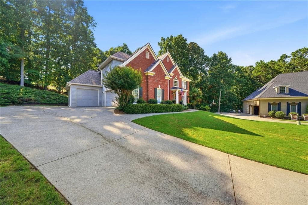 6 bedroom, 5 bathroom, 5,419 sq ft single family residence for sale at 803 Rocky Ridge Court, Canton, GA 30114 — photo 4