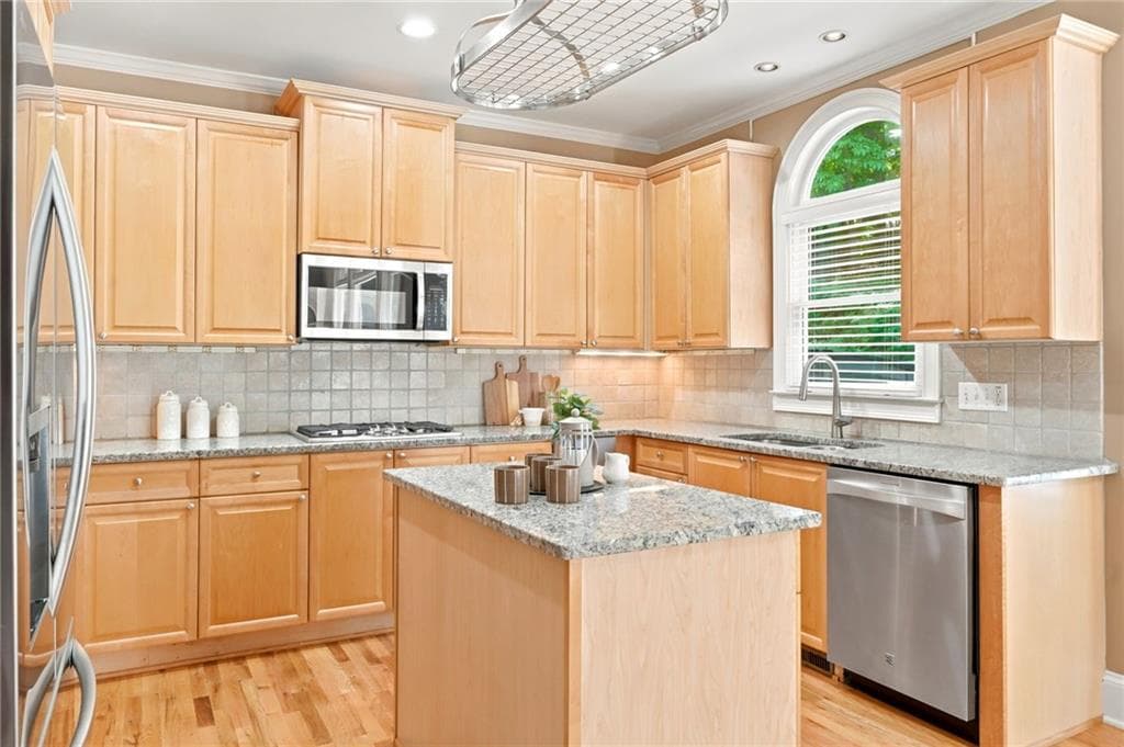 6 bedroom, 5 bathroom, 5,419 sq ft single family residence for sale at 803 Rocky Ridge Court, Canton, GA 30114 — photo 10