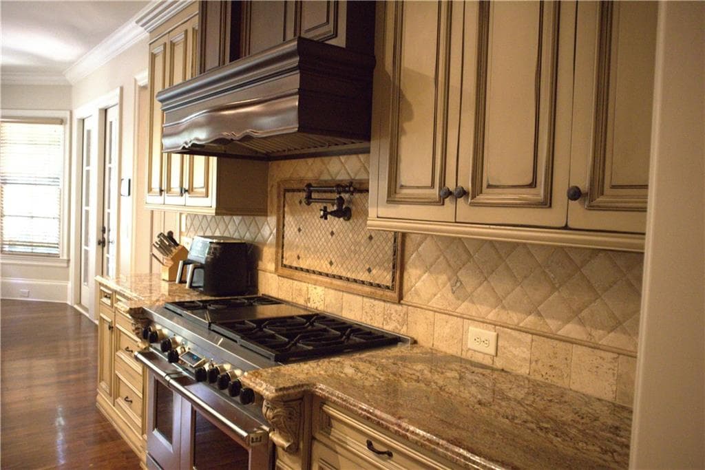 6 bedroom, 8 bathroom, 7,990 sq ft single family residence for sale at 841 Camden Park Court, Atlanta, GA 30342 — photo 6