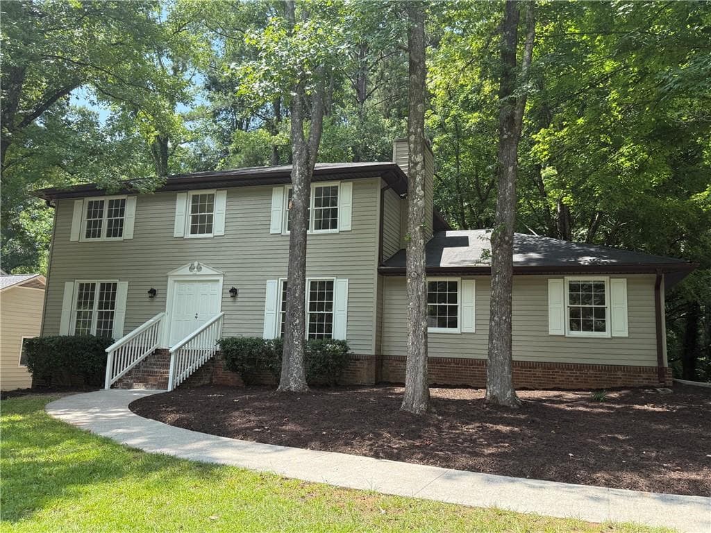 4 bedroom, 3 bathroom, 2,222 sq ft single family residence for sale at 5264 Golfcrest Circle, Stone Mountain, GA 30088 — photo 2