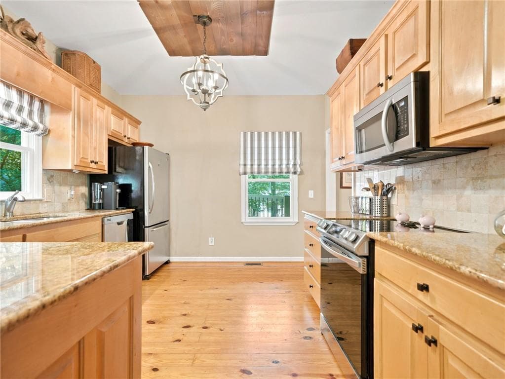 5 bedroom, 3 bathroom, 2,438 sq ft single family residence for sale at 278 Bellflower Drive, Jasper, GA 30143 — photo 10