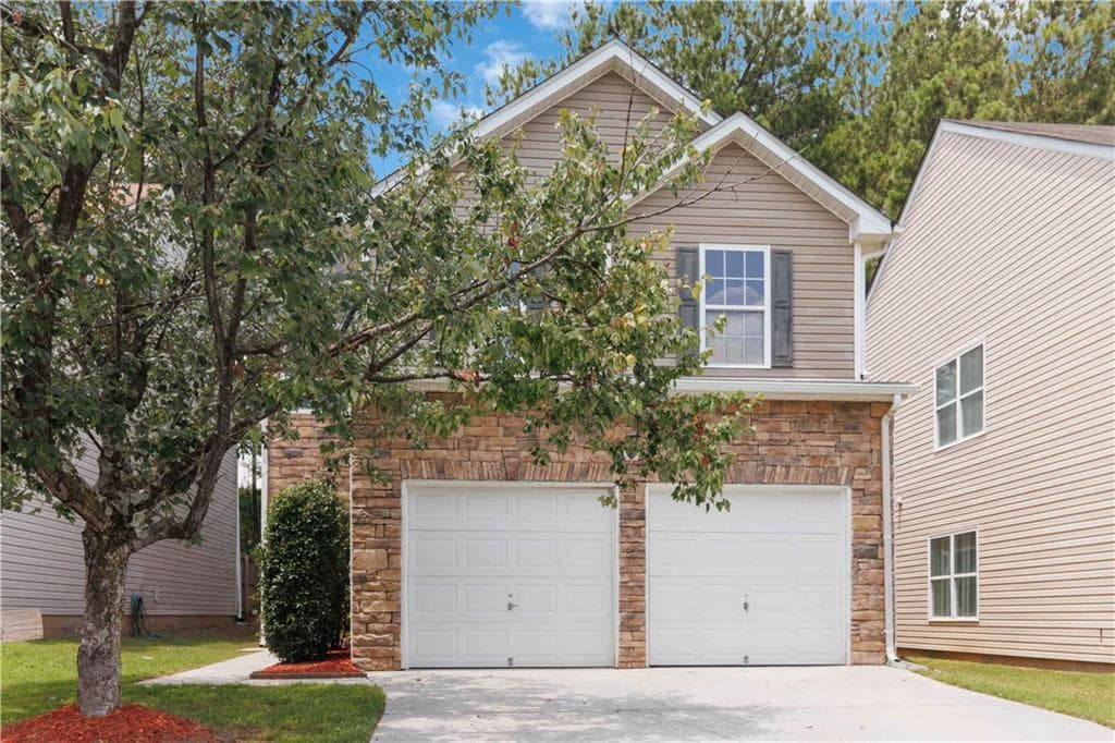 3 bedroom, 3 bathroom, 2,034 sq ft single family residence sold at 5605 Grande River Road, Atlanta, GA 30349